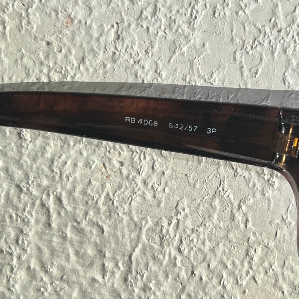 Ray-Ban tortoise shell polarized sunglasses with Tan Case - Picture 5 of 5